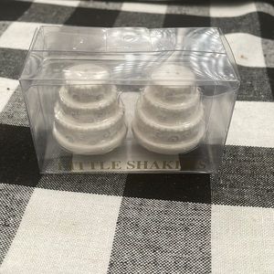 Wedding cake shakers